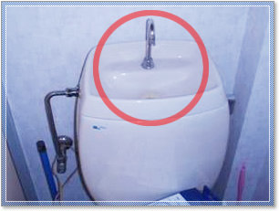 修理によってトイレの水が止まったイメージ